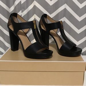Michael Kors Berkley T-Strap Platform Sandals 9.5M